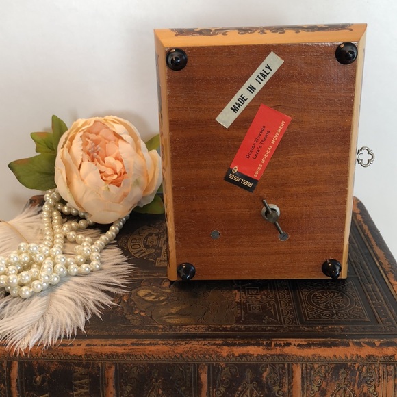 🍭VNTG 🍭Wood Inlay Music/Jewelry/Trinket  box - Picture 6 of 8